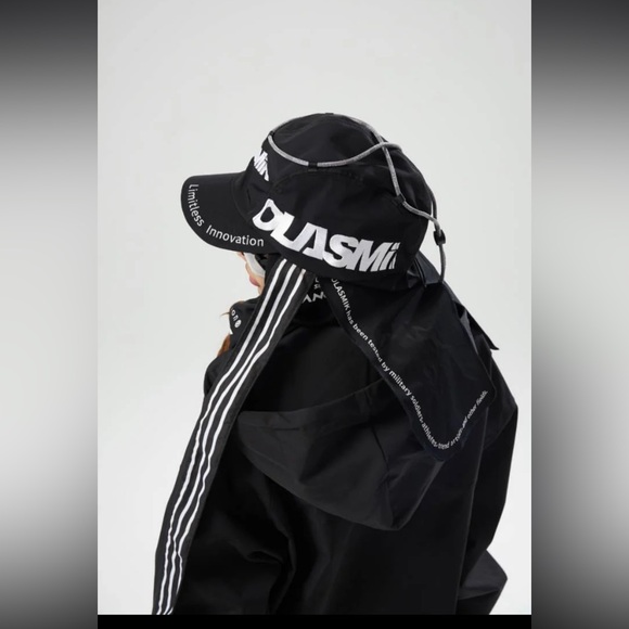 Tolasmik Black Cap with Striped Ties - Picture 7 of 7